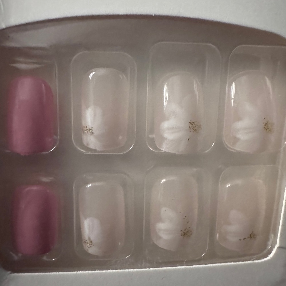 Pink and White Floral Press-On Nails (Must bundle or a set with purchase.